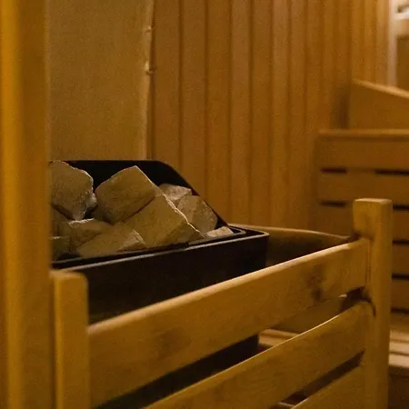 Nun & Hotel 2*